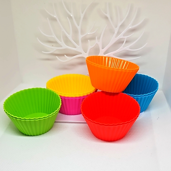 12 Silicone Baking Cups!  Two each of 6 different colors! - Picture 2 of 5